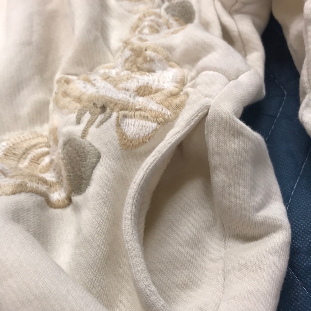 Lucky Brand Embroidered Flower Cream Sweatshirt Sm - Picture 5 of 5